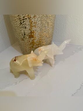 Onyx/Marble Carved Elephant Pair - Cream & White. Good Luck Elephant Figurines